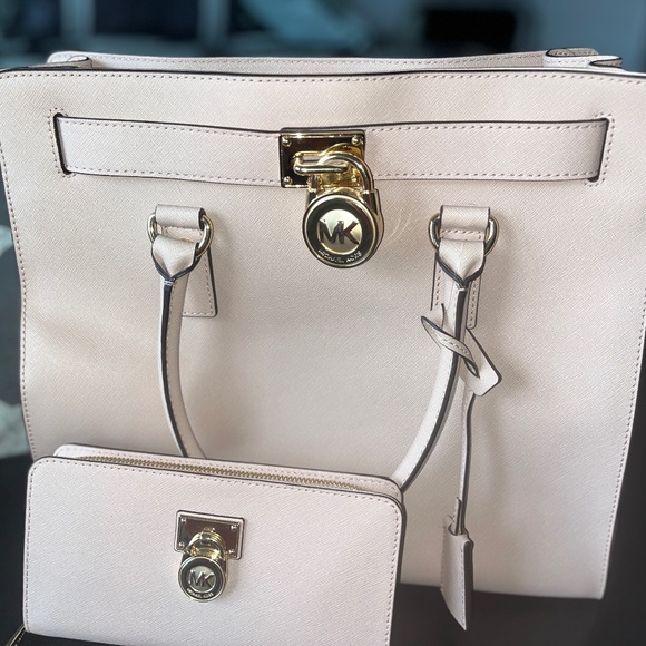 Michael Kors Hamilton Traveler Bag and Wallet - Picture 1 of 6